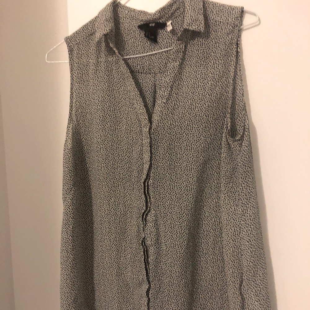 Sleeveless blouse